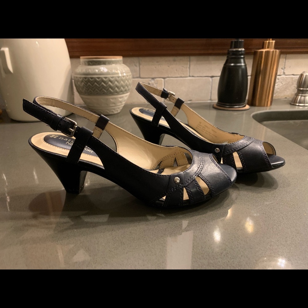 Naturalizer Blue Leather Kitten Heels
